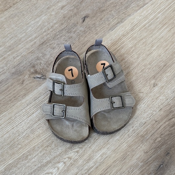 Oshkosh Sandals - Picture 1 of 3